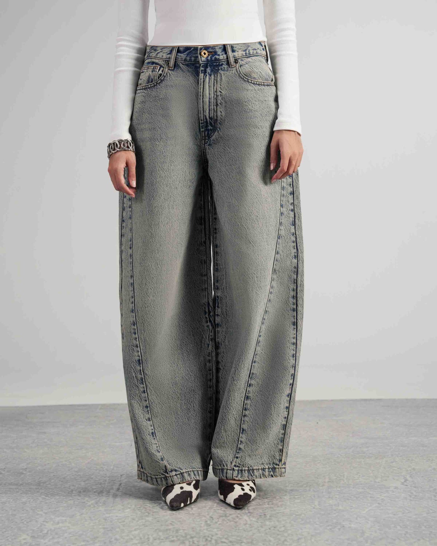 Frosty Barrel Jeans