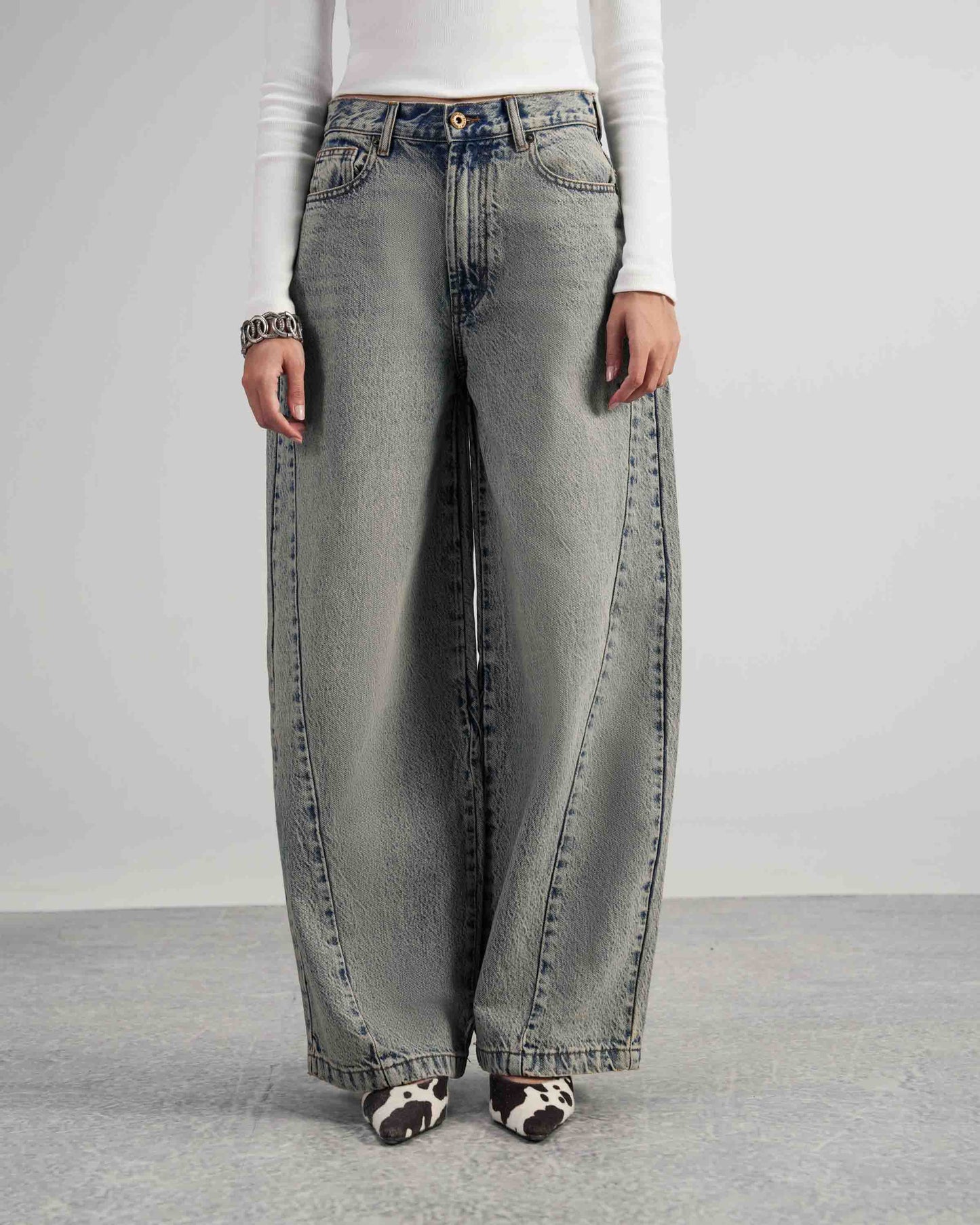 Frosty Barrel Jeans