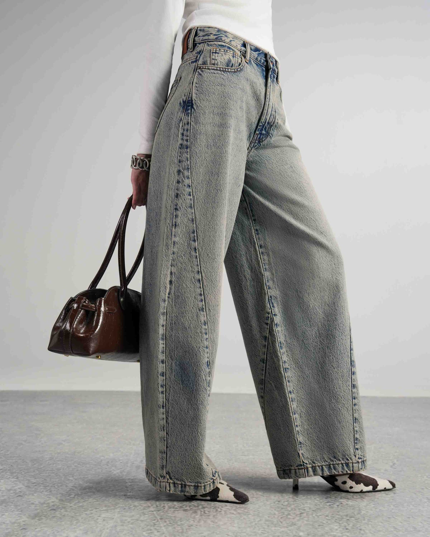 Frosty Barrel Jeans