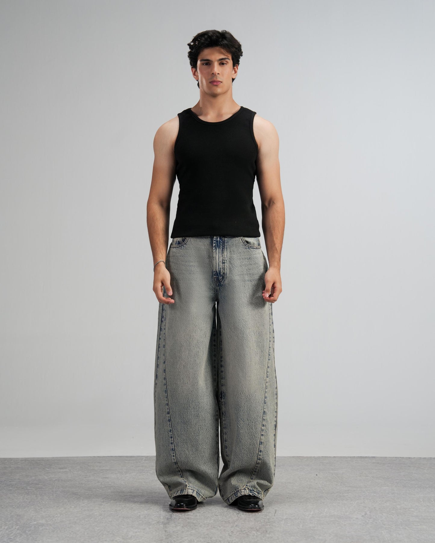 Frosty Barrel Jeans
