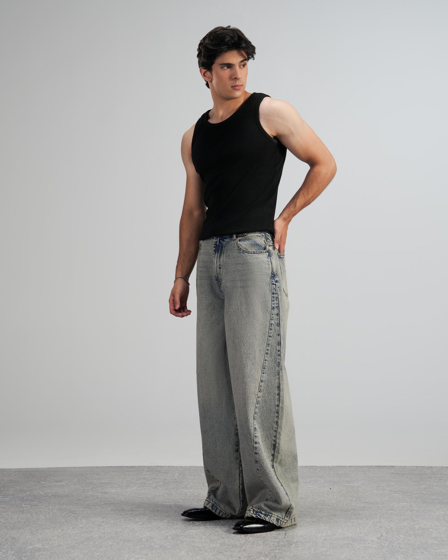 Frosty Barrel Jeans