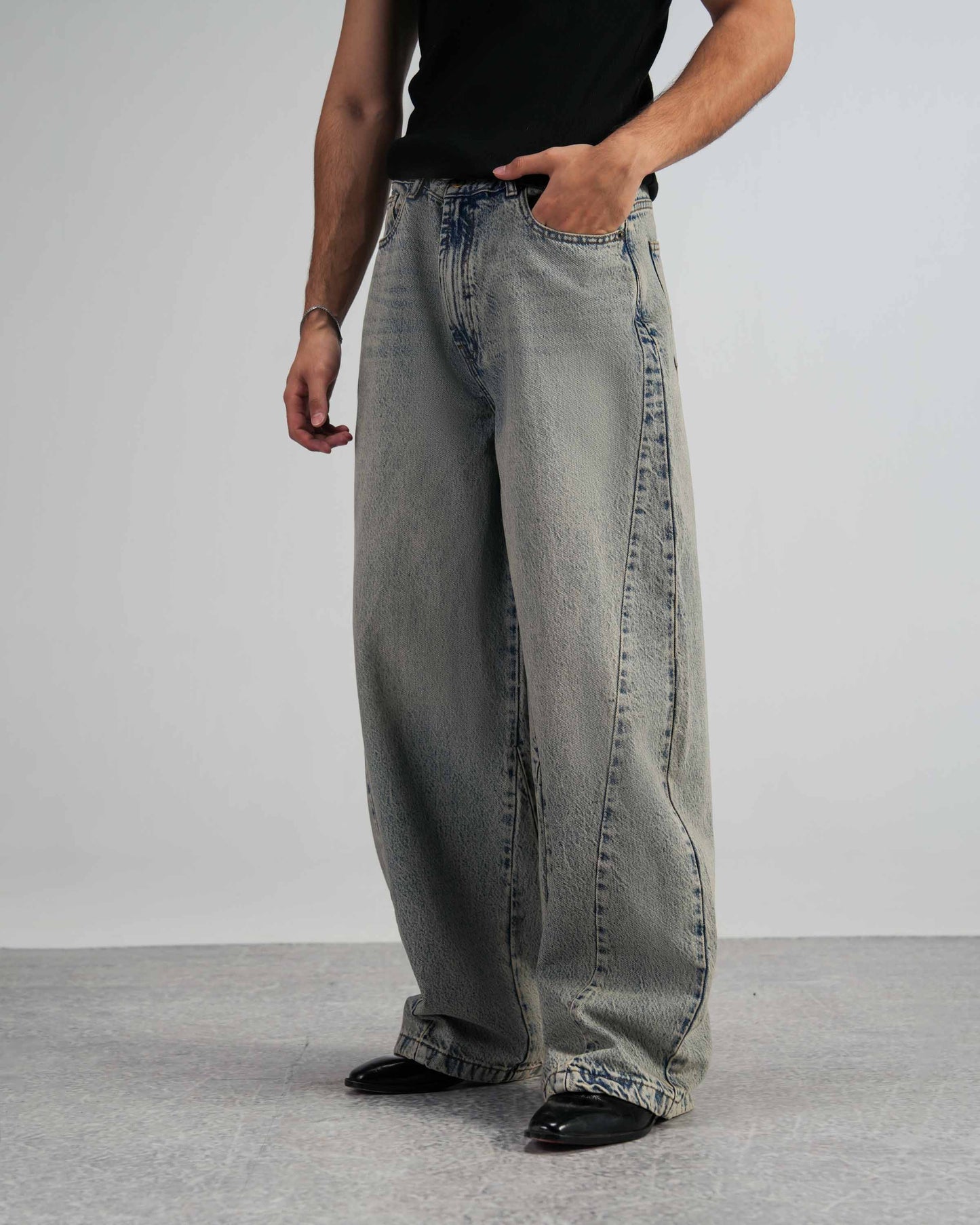 Frosty Barrel Jeans