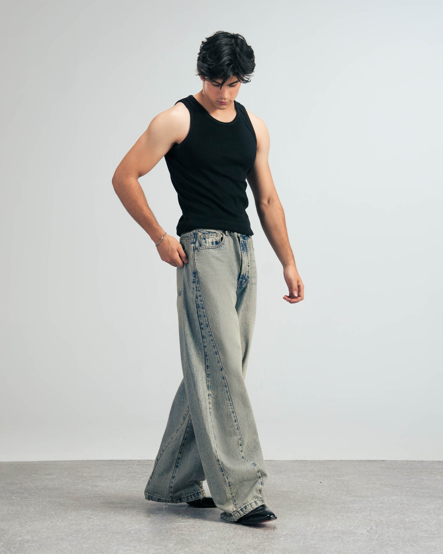 Frosty Barrel Jeans